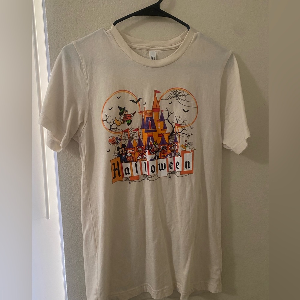 Women’s graphic tee